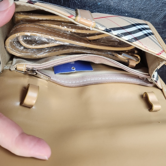 Burberry Crossbody Wallet - Picture 7 of 11
